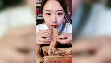 娛樂吃瓜醬女生先道歉,娛樂吃瓜醬背后的故事揭秘